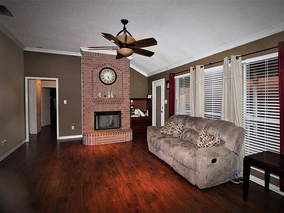 2nd image of 819 Prairie Creek Dr