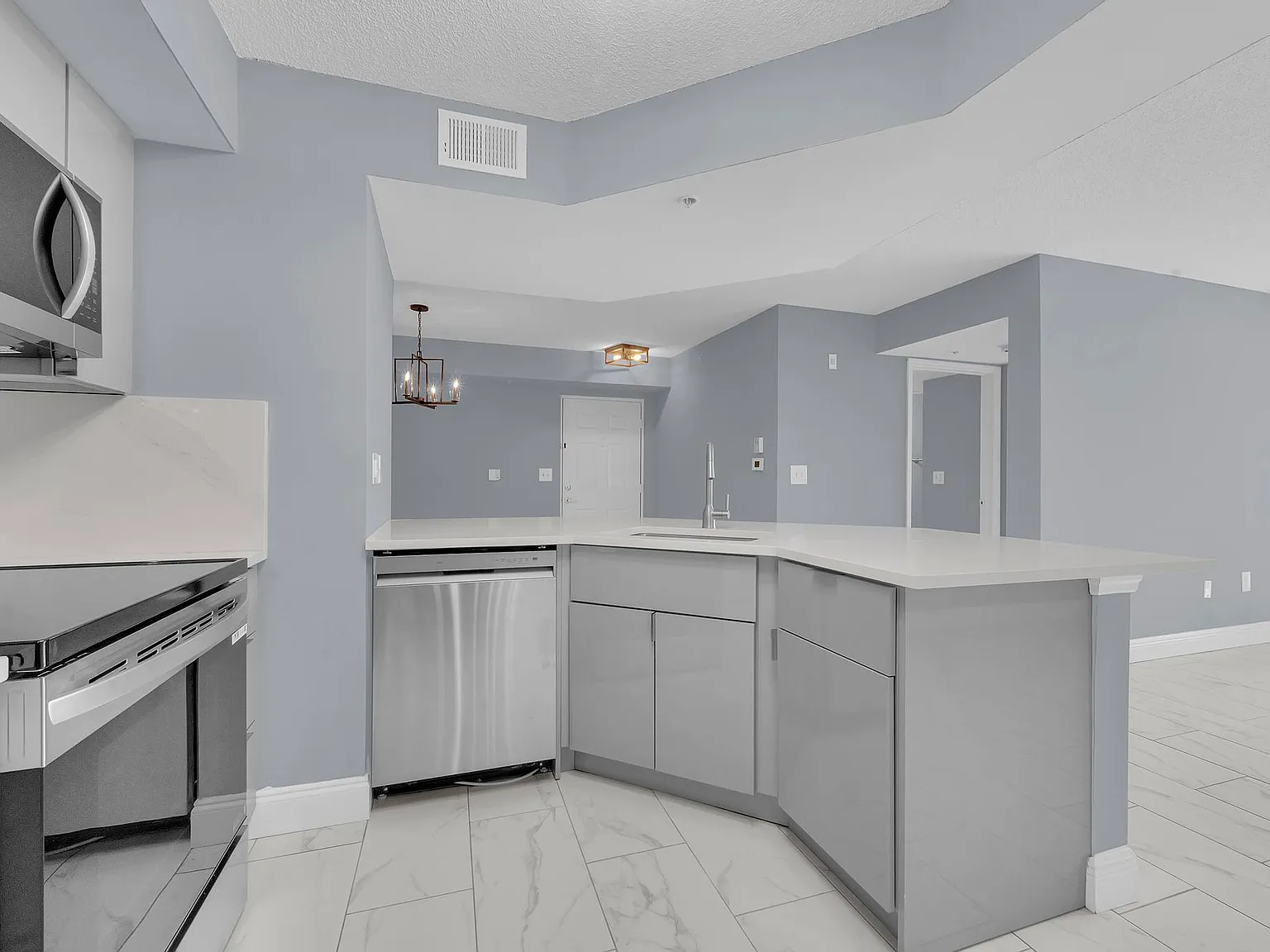 2 bed, 2.0 bath, 1067 sqft, $1,895 — Photo 3