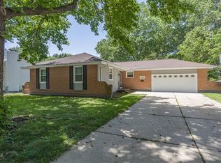 3916 Queen Ridge Dr, Independence, MO 64055