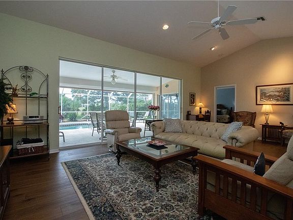 4th image of 8288 Lakeside Dr