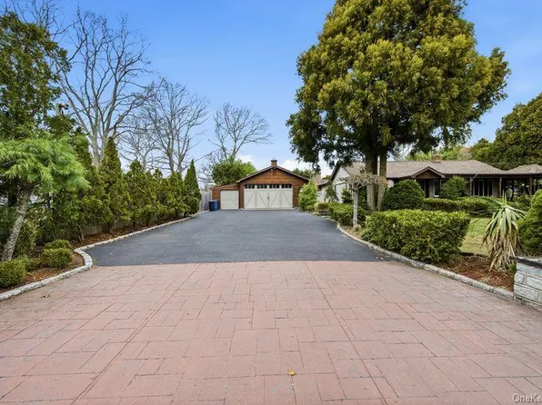 13 Laurel Lane, Shirley, NY 11967