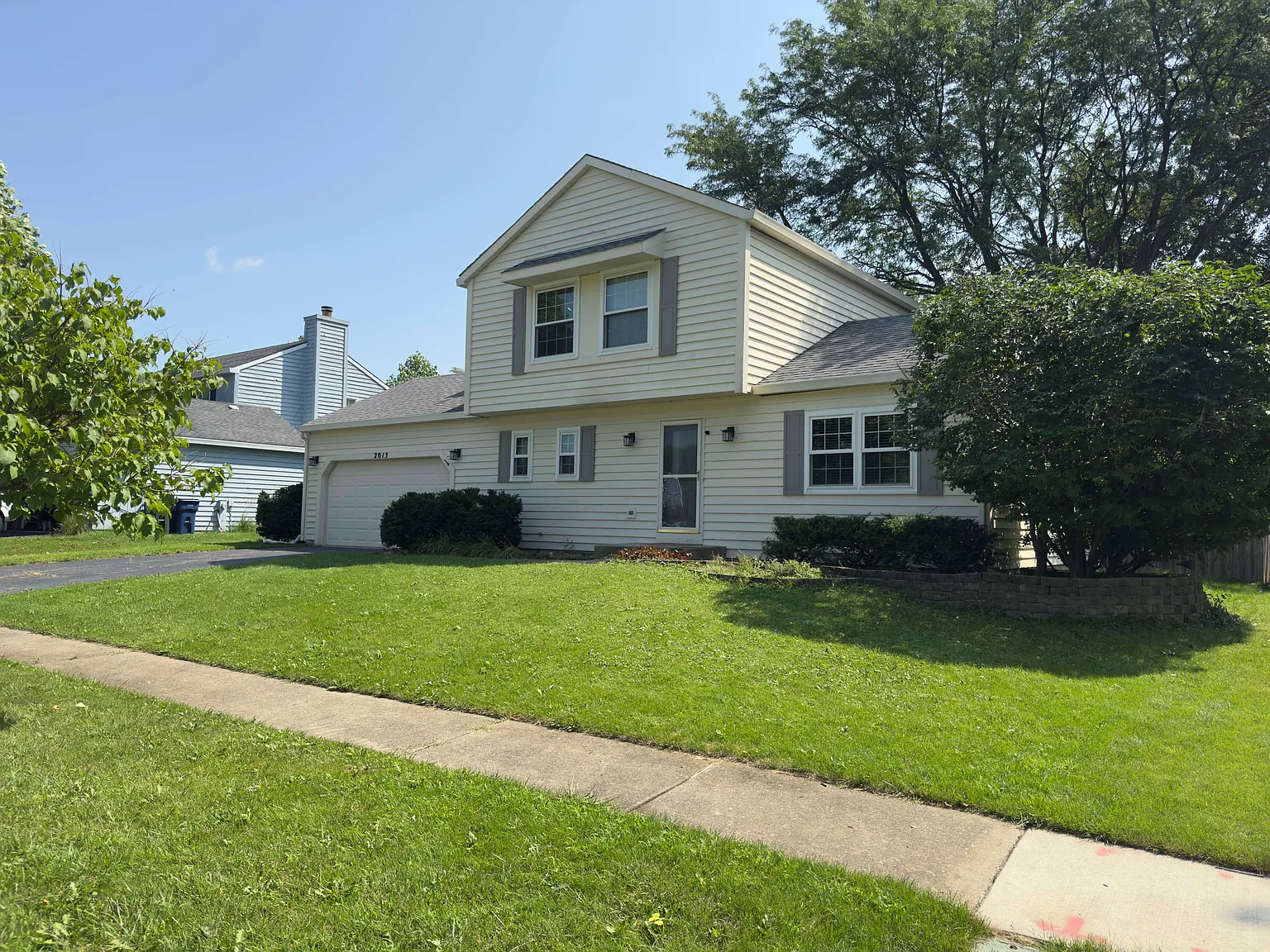 3 bed, 1.5 bath, 1320 sqft, $3,200 — Photo 2