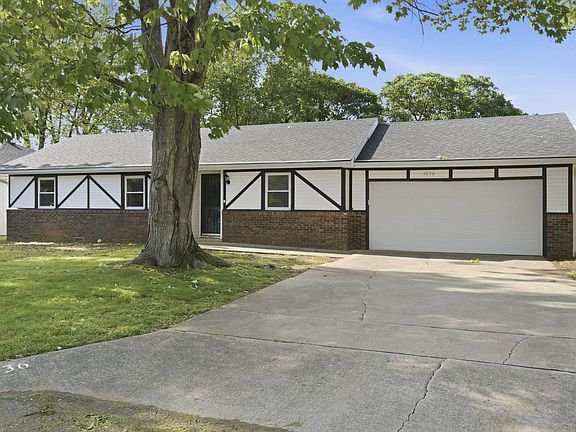 2nd image of 1636 W Swan Street