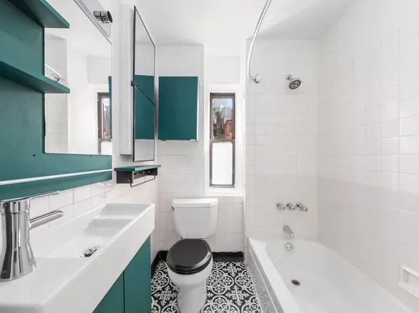 406 West 47th Street image 4 of 6