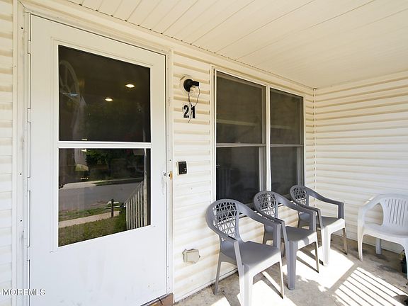 3rd image of 21 Kingsfield Drive