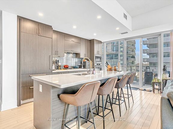 4th image of 29 Queens Quay E #323