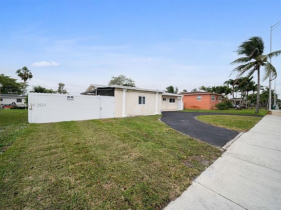 4th image of 1831 NW 183rd St