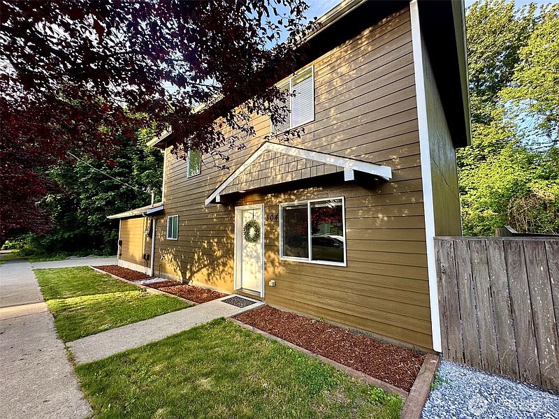 3rd image of 304 N 5th Avenue SW