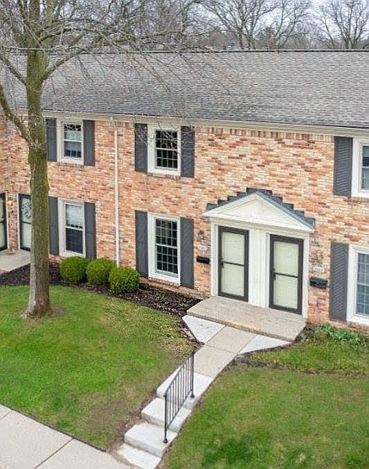 1st image of 2460 Village Dr SE