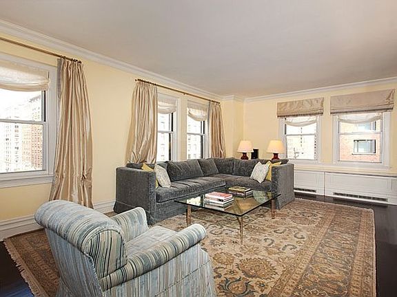2nd image of 1035 Park Ave
