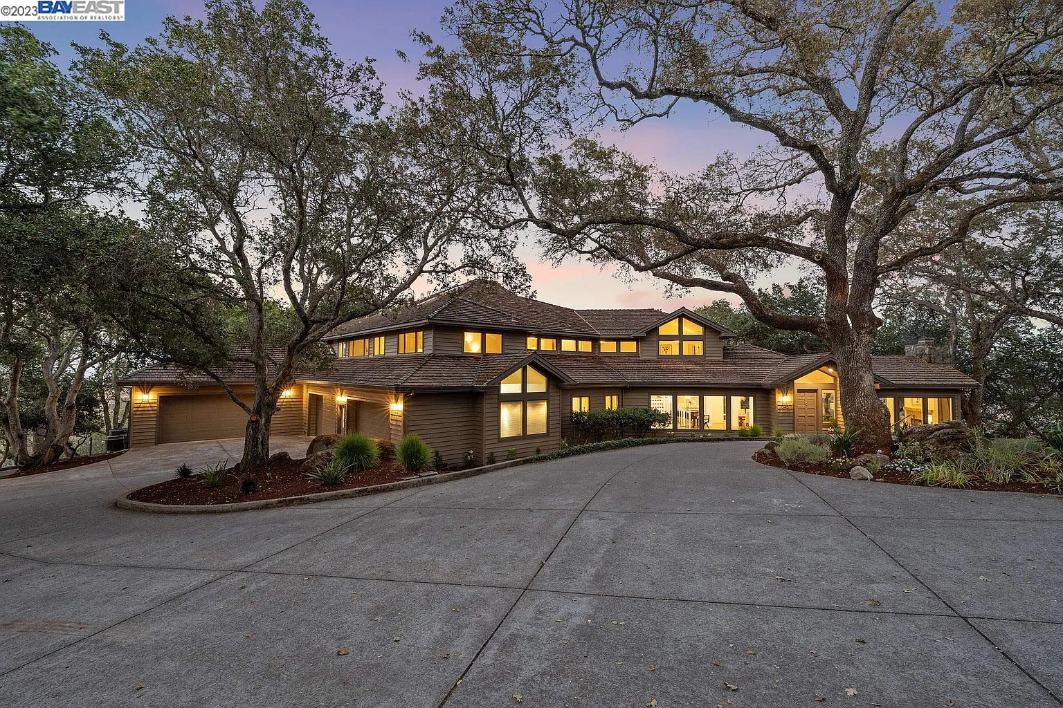 340 Summerhill Ln photo 1