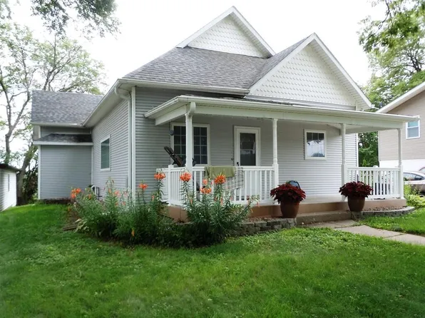 114 E 10th St, Logan, IA 51546