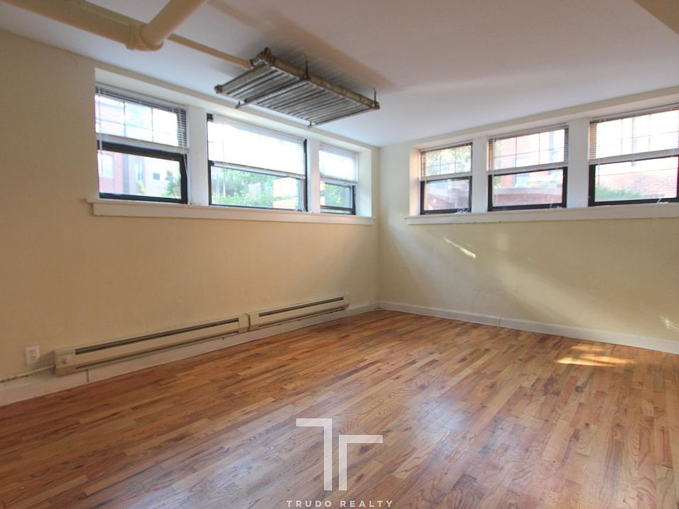 1st image of 4407 N Wolcott Ave Unit Garden