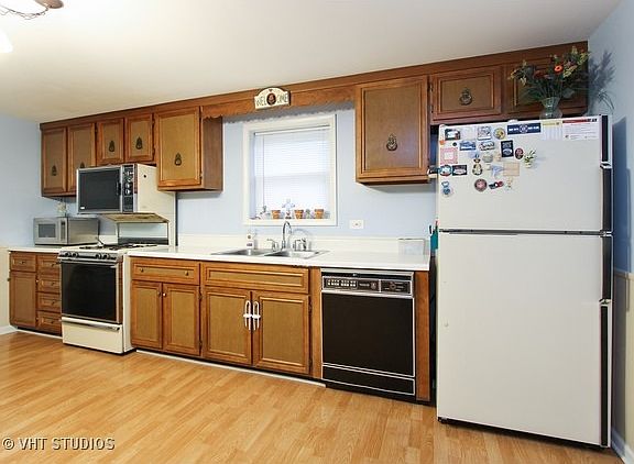 4th image of 212 W Kennedy Dr