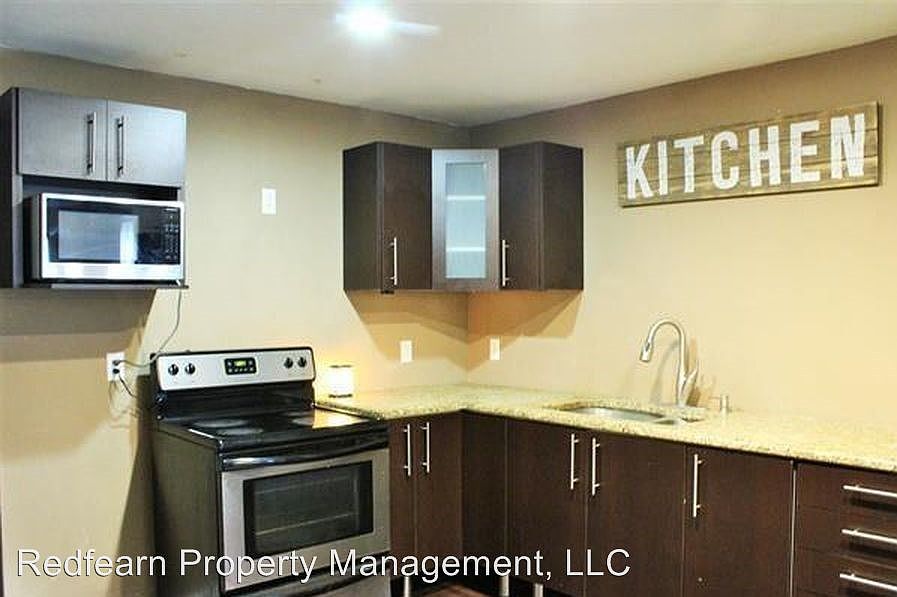 2nd image of 601 W 7th St