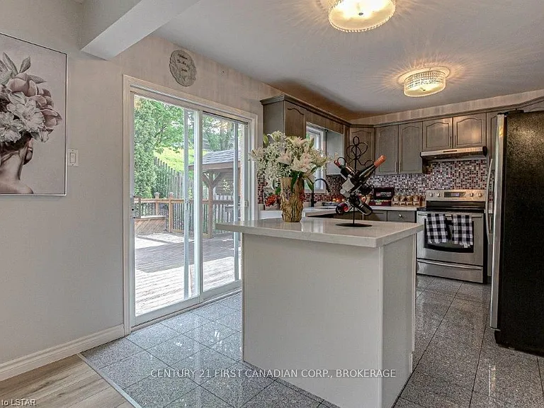 91 Meadowridge Rd — Photo 8