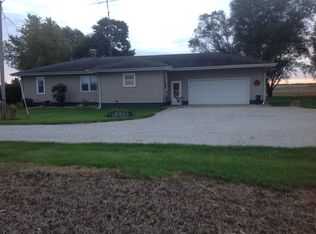 831 N 400 East Rd, Morrisonville, IL 62546