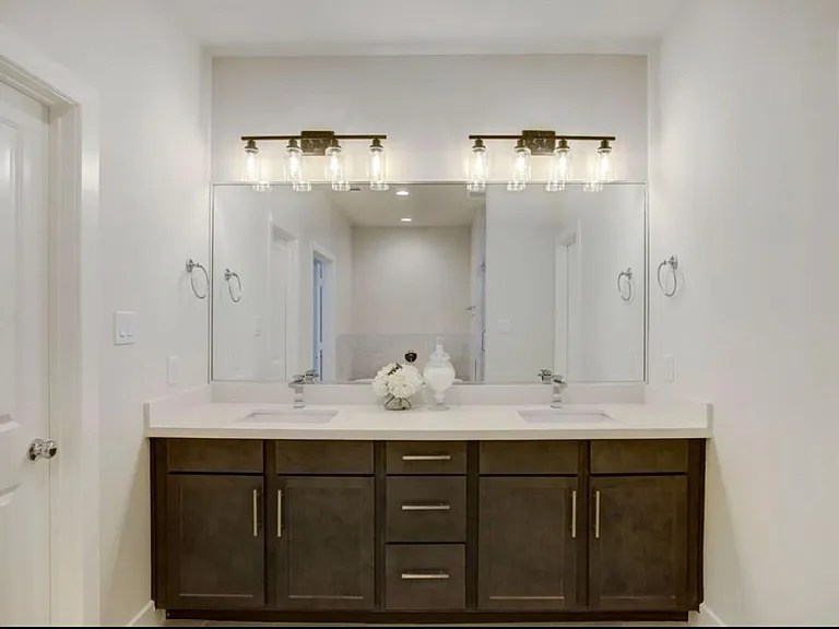 4907 Avenue J — Photo 14