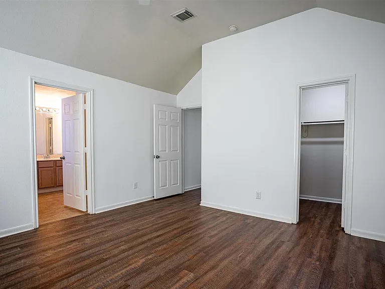2220 Naomi St — Photo 17