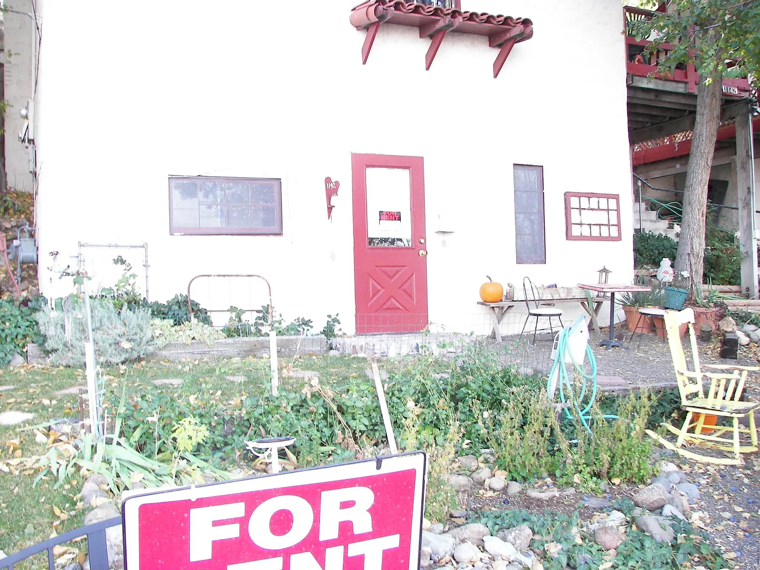 1142 California Ave APT B photo 1