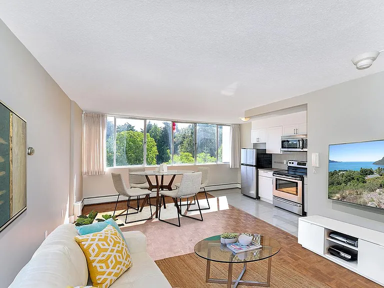 350 Douglas St — Photo 55