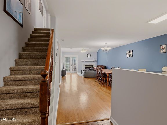 4th image of 707 Farragut Commons Dr