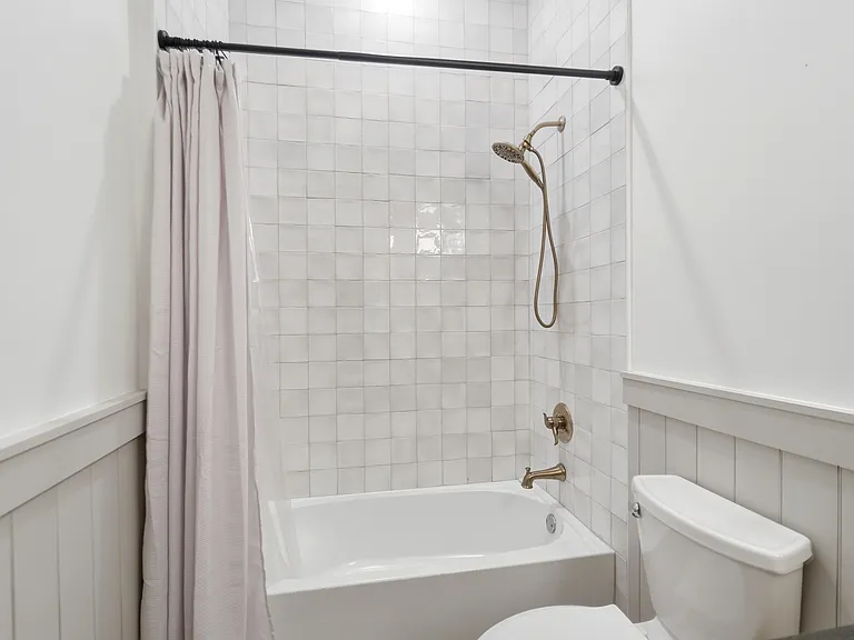 811 Monroe St — Photo 37