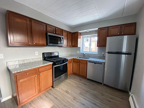 5th image of 231-233 Irwin Ave #231-5