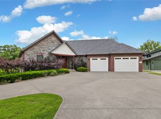 802 NW D St, Bentonville, AR 72712