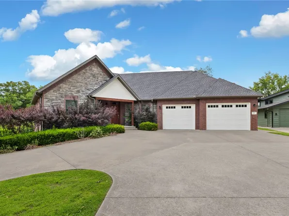 802 NW D St, Bentonville, AR 72712
