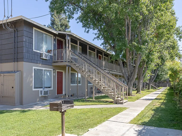 Sunset Village Apartments — Photo 19