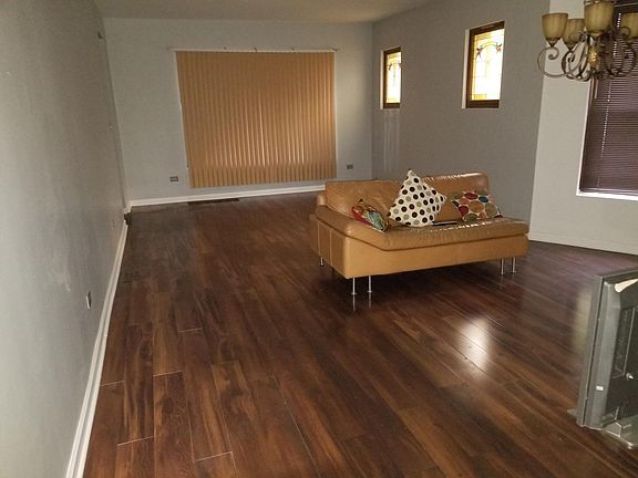 2nd image of 2521 Grunewald St #1