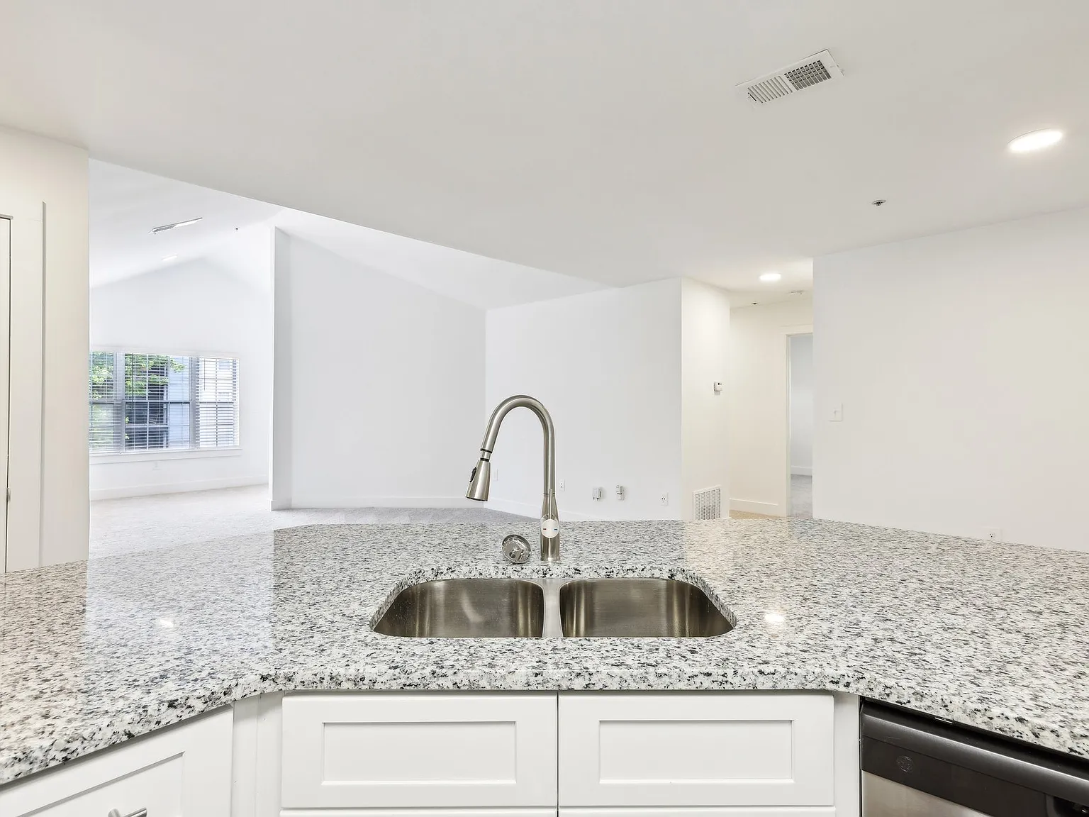Wesley St. Claire Apartments at Lawrenceville — Photo 4