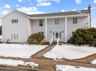 5 Lafayette Place, Massapequa, NY 11758