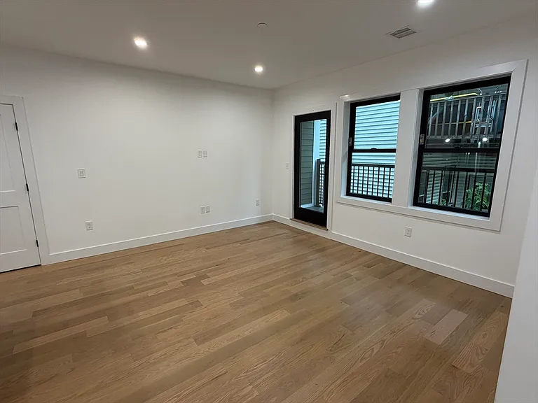 95 Addison St #206 — Photo 6