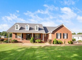 1303 Abiff Rd, Bon Aqua, TN 37025