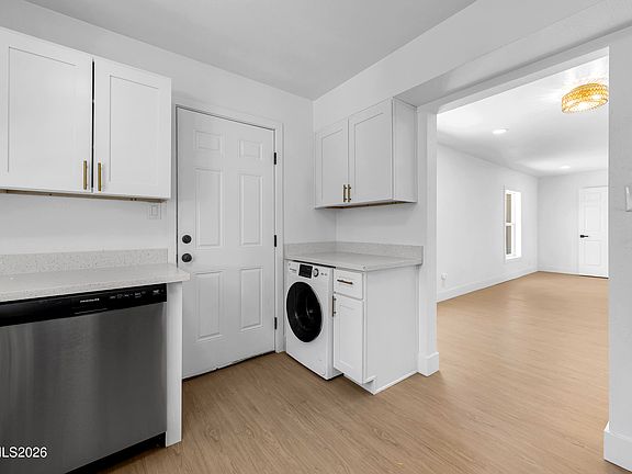 5th image of 922 Prospect Ave