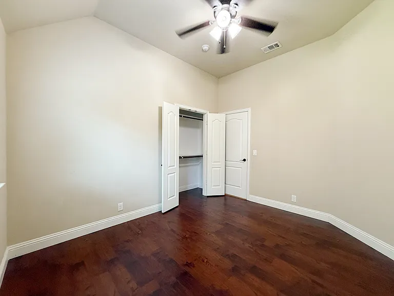 4303 Oak Bluff Dr — Photo 30
