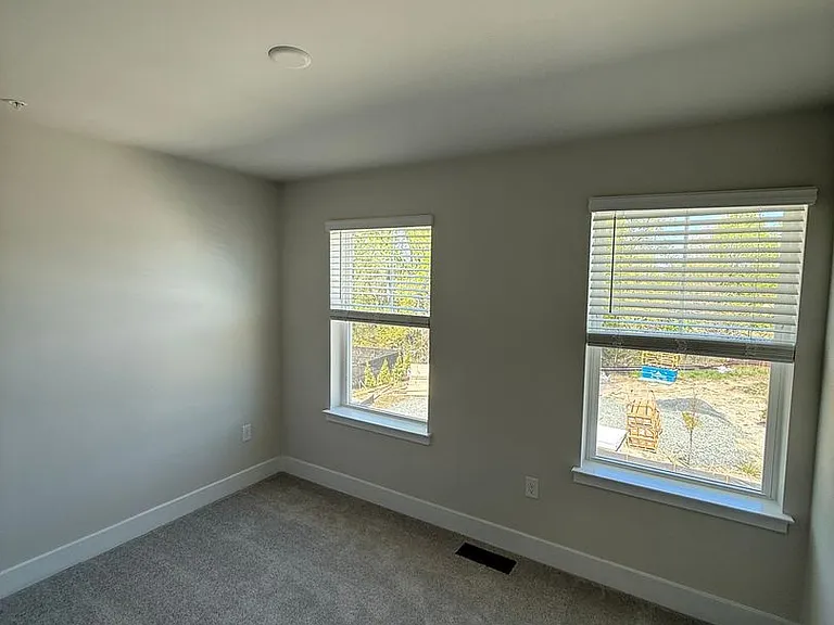 2108 Winterberry Ln — Photo 15