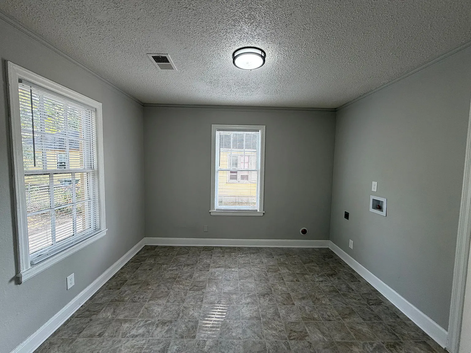 112 E Fernwood Ave — Photo 2