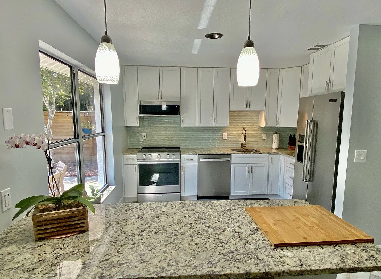 ** Beautiful/Remodeled Home - Unfurnished - Available Dec 1 In San Carlos Park ** (Annual) — Photo 2
