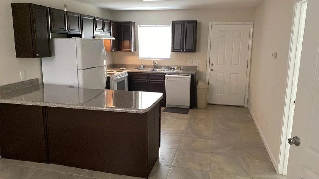 1 bed, 600 sqft, $1,100 — Photo 2