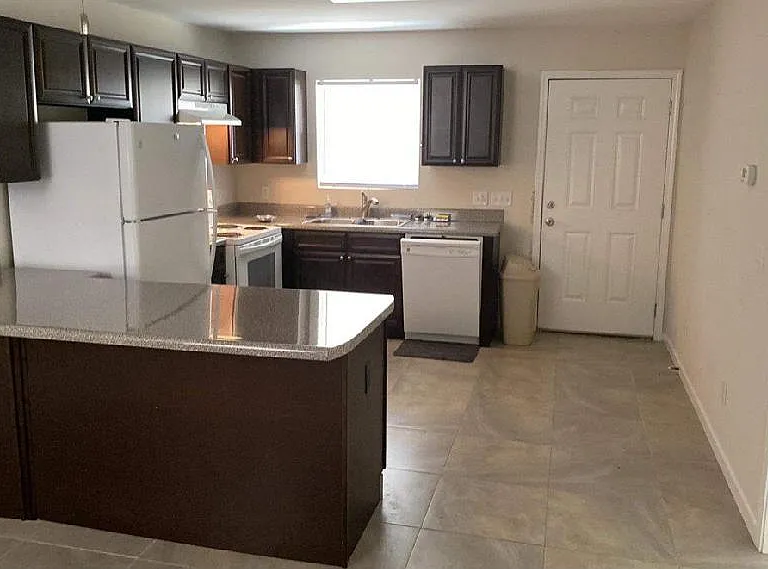 211 W Dillingham St #7 — Photo 2