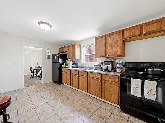 3rd image of 167 Laverack Ave