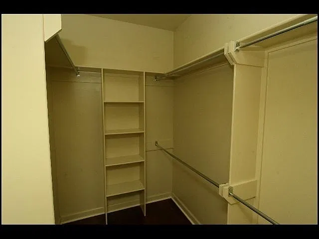 4 bed, 2.0 bath, 2595 sqft, $2,500 — Photo 4