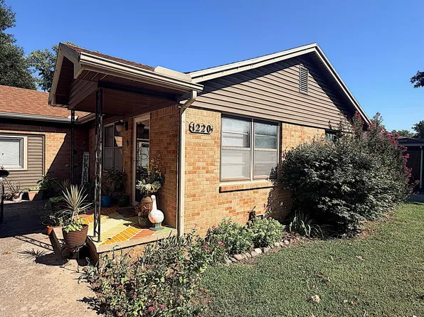 1220 N Lakeview Dr, Derby, KS 67037
