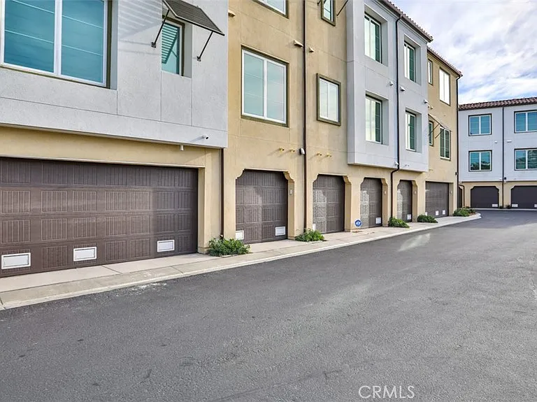 3319 Doheny Way — Photo 43