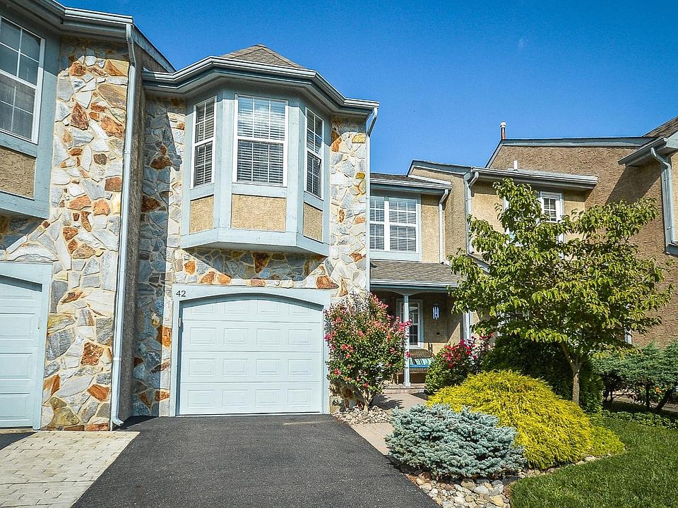 1st image of 42 Sequoia Dr