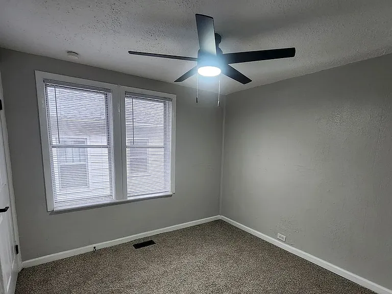 2501 S 6th St — Photo 10