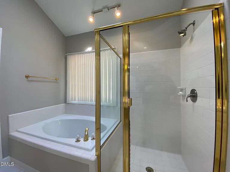 108 Flora Springs Dr — Photo 32